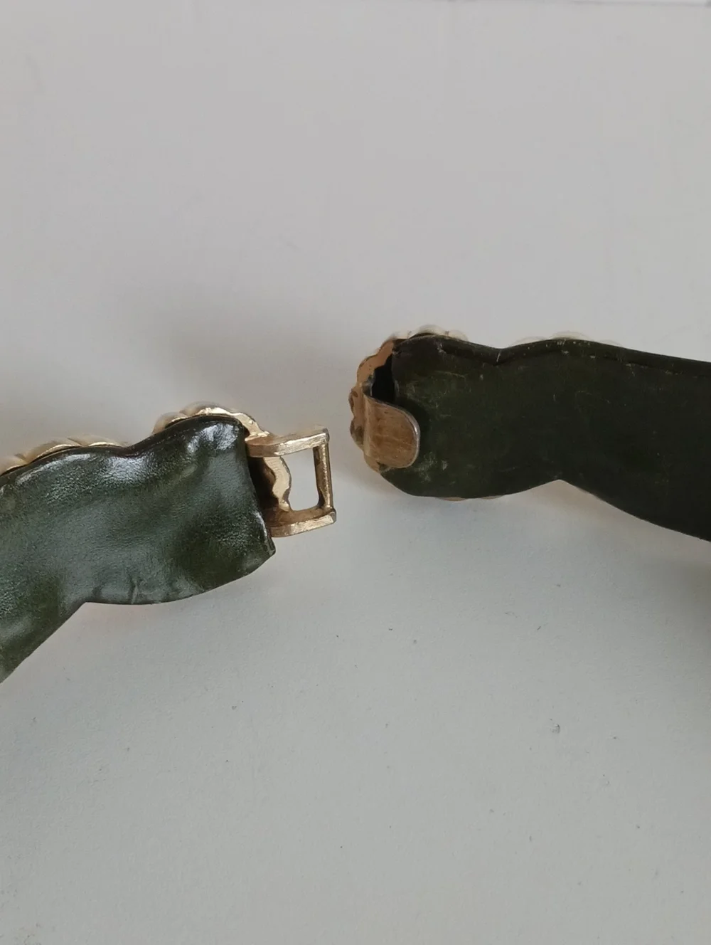 JUDITH LEIBER VTG GOLD BUCKLE W GREEN BELT.